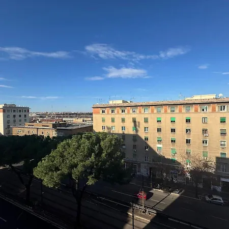 Stylish In Rome's Trendy Hub Апартаменты