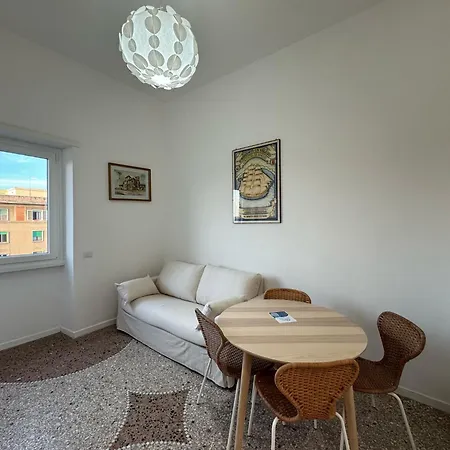 Stylish In Rome's Trendy Hub * Рим